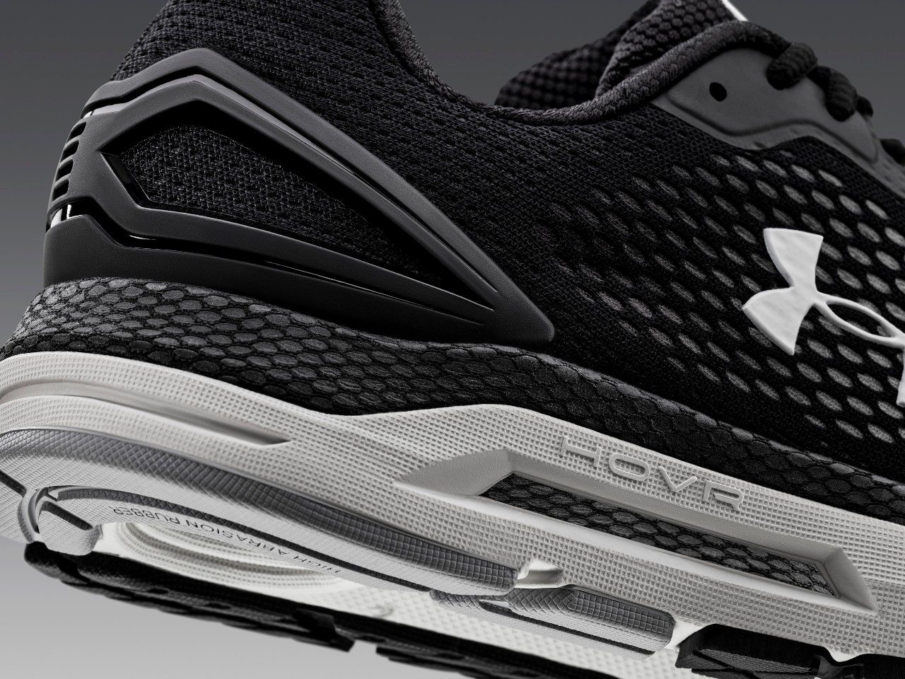 An external heel clip built for relief and stability.