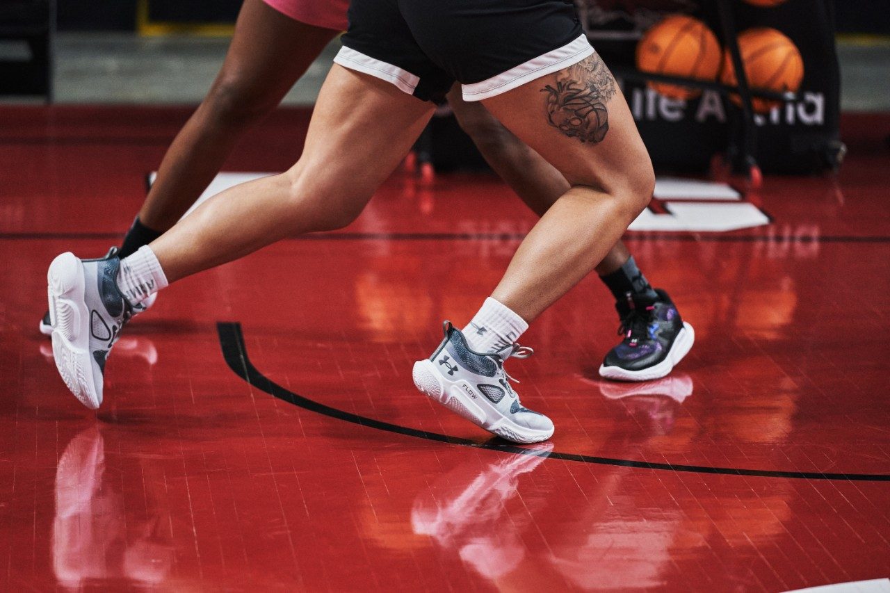 Alors que le basketball féminin évolue, Under Armour répond à l’appel