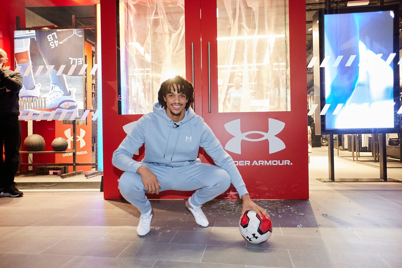 Trent Alexander - Arnold inaugure une nouvelle maison de la marque Under Armour à Liverpool
