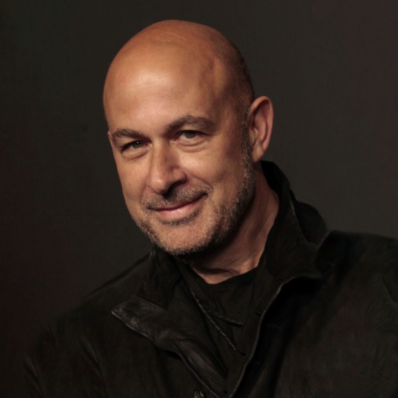 Under Armour annonce la nomination de John Varvatos au poste de directeur de la conception