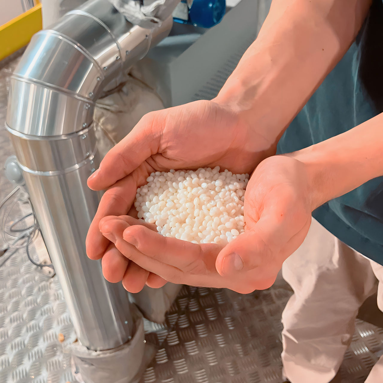 Granulés de polymère avant l’extrusion et la filature