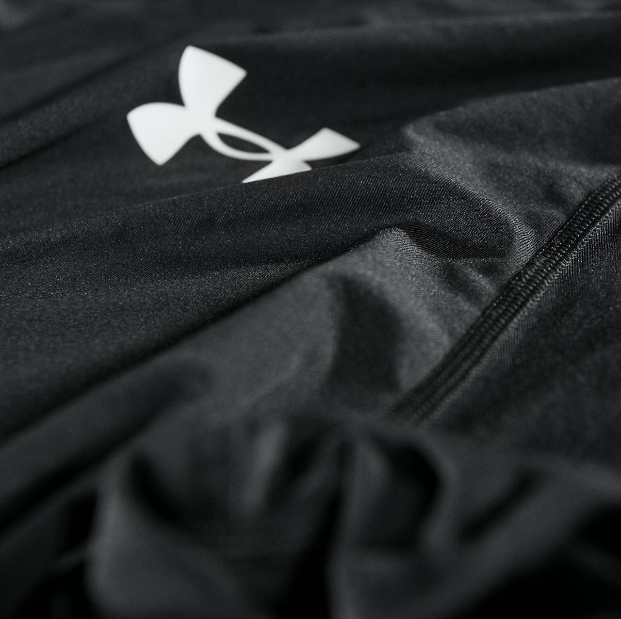 Détail du logo du t-shirt d’entraînement Vanish Pro