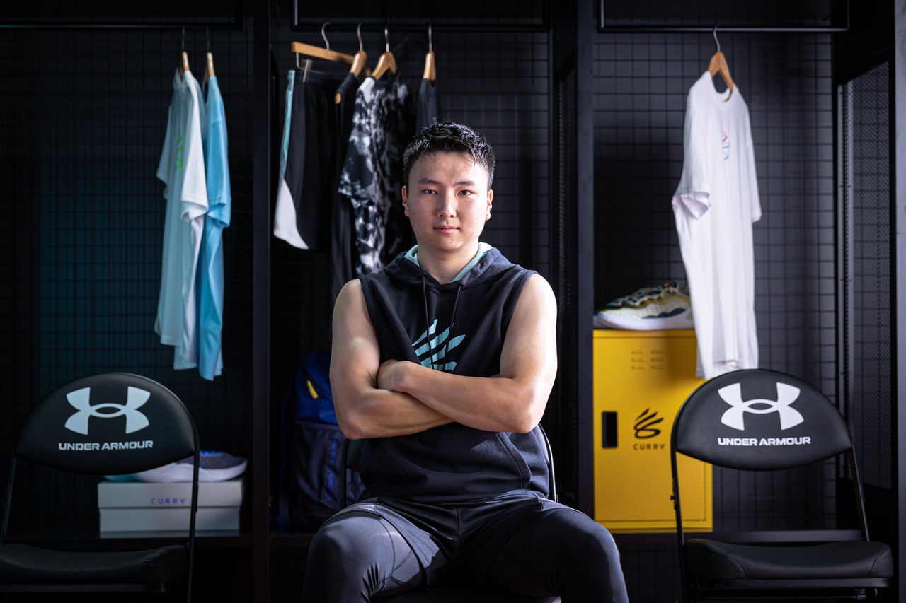 Keisei Tominaga signe avec la marque Curry
