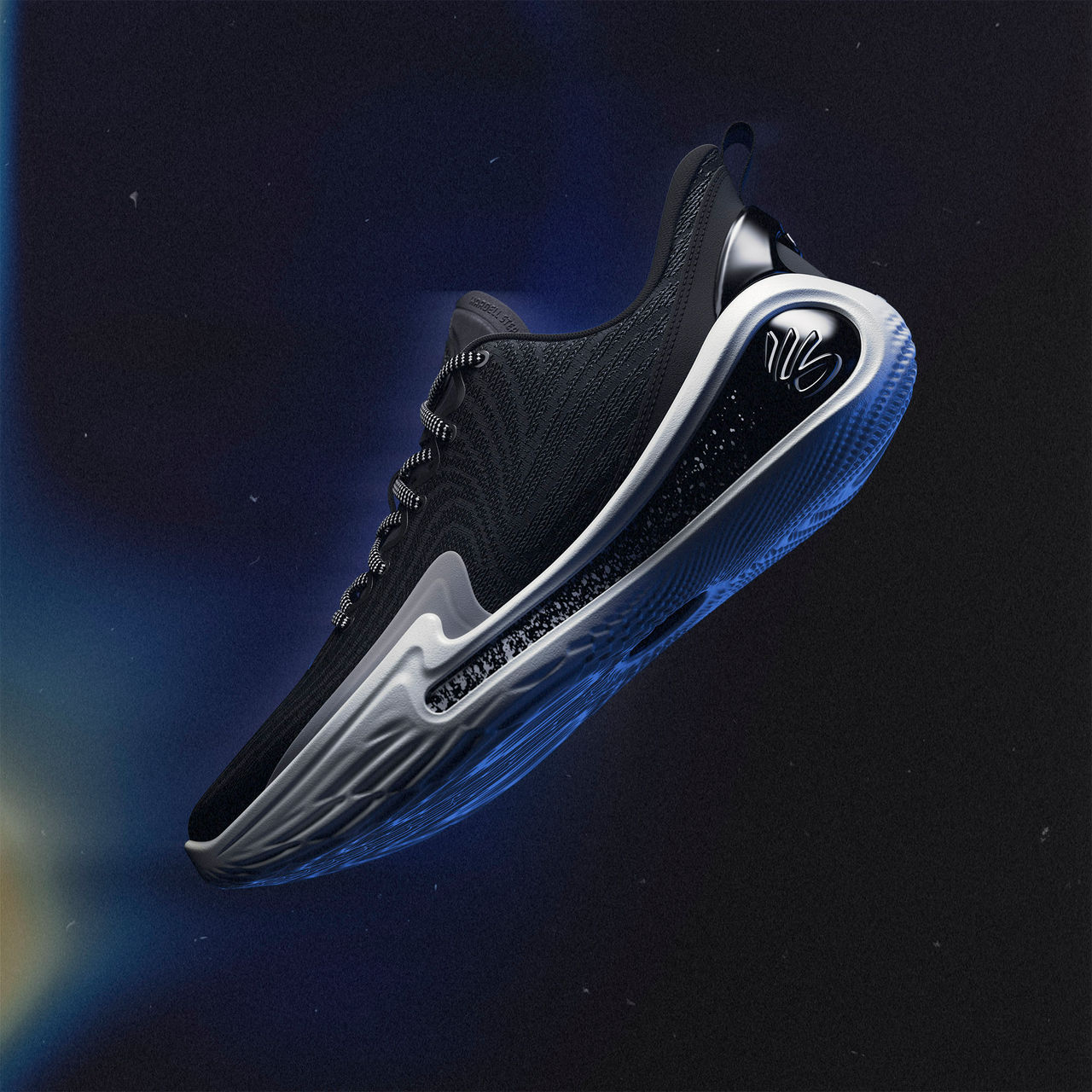 baskets noires sur fond noir